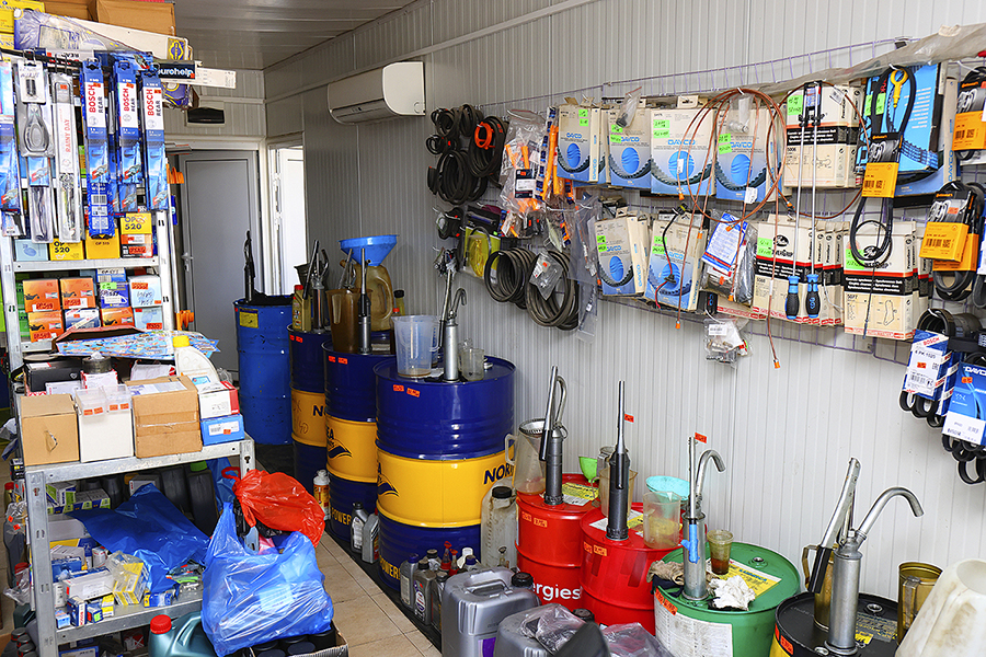 Магазин за авточасти Макели